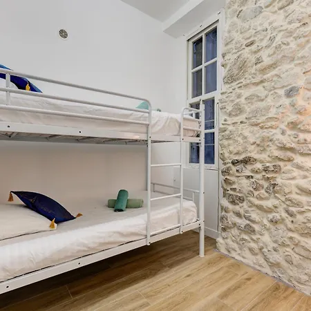 Vieille - Parking, 5 Pers, Ac, Wifi