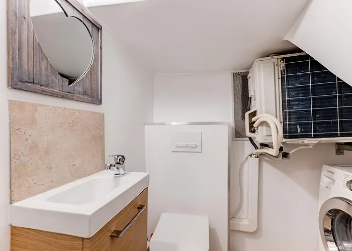 Vieille - Parking, 5 Pers, Ac, Wifi * Nice